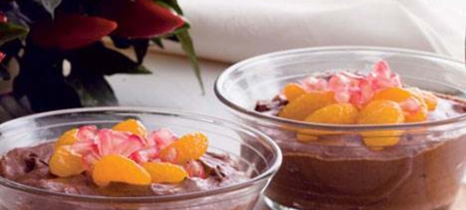 Chokolademousse med frugt