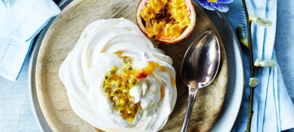 Marengsreder med passionsirup og vaniljeskum