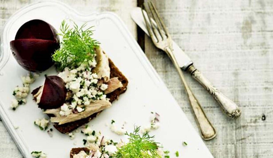 Opskrift på røget makrel med rødbeder og feta