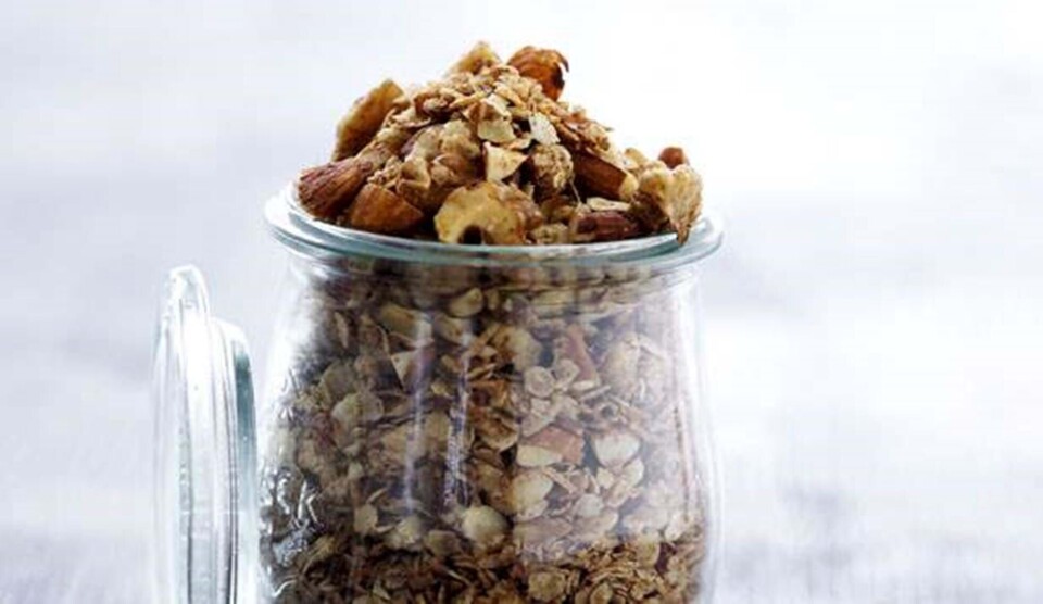 Opskrift på granola med tørrede frugter og nødder