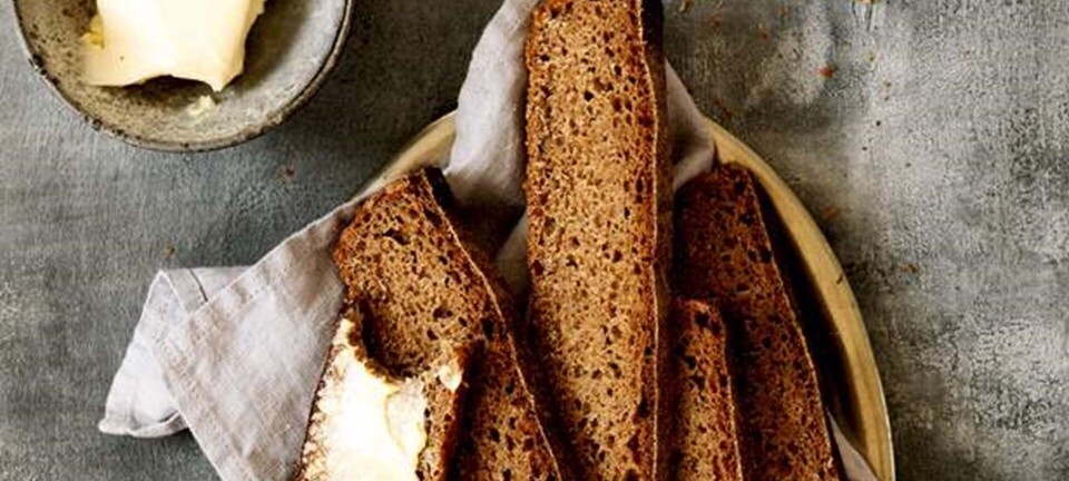 Mørkt lakridsrugbrød uden kerner