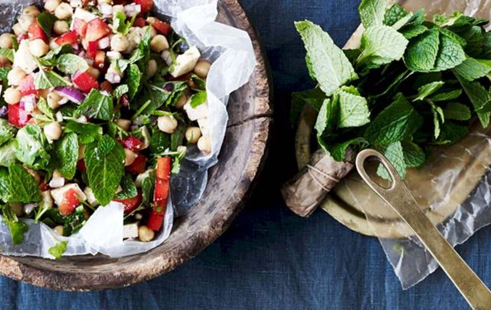 Sådan laver du paneer og kikærtesalat