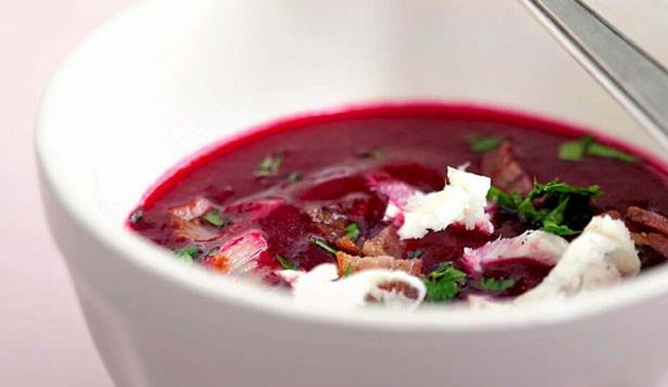 Opskrift på rødbedesuppe med bacon og peberrod