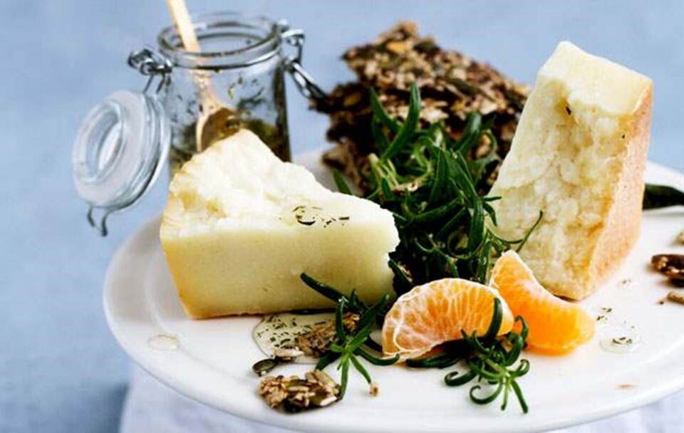 Manchego med nemt knækbrød og rosmarinhonning