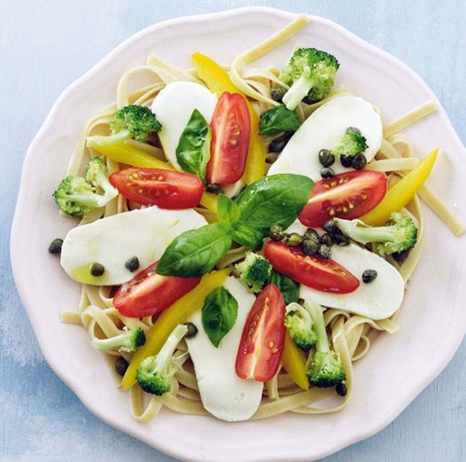 Capresesalat med pasta og broccoli