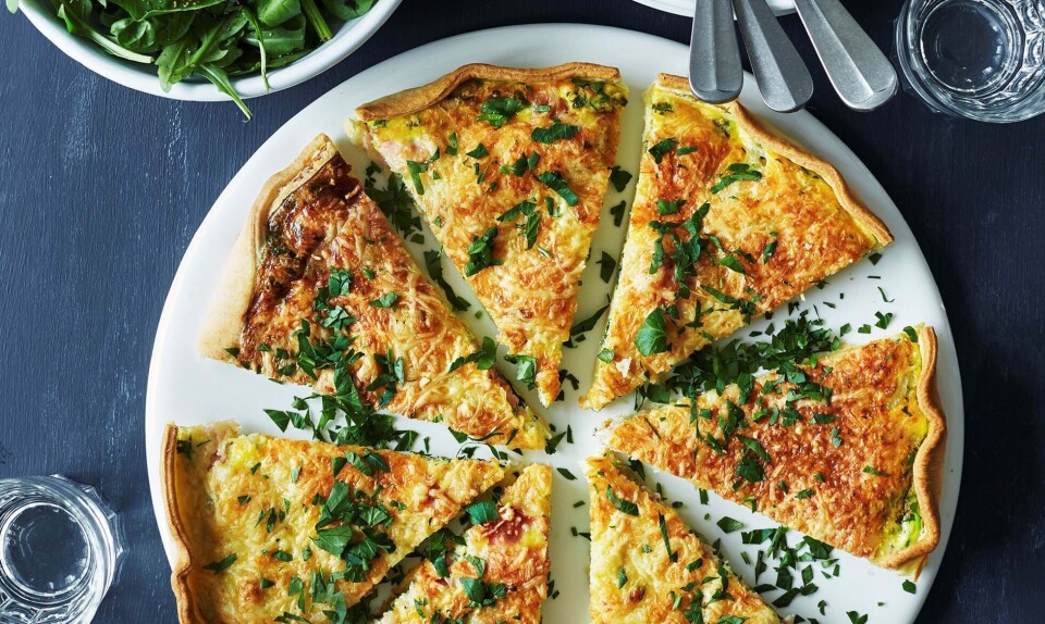 Quiche med grønsager, ost og skinke