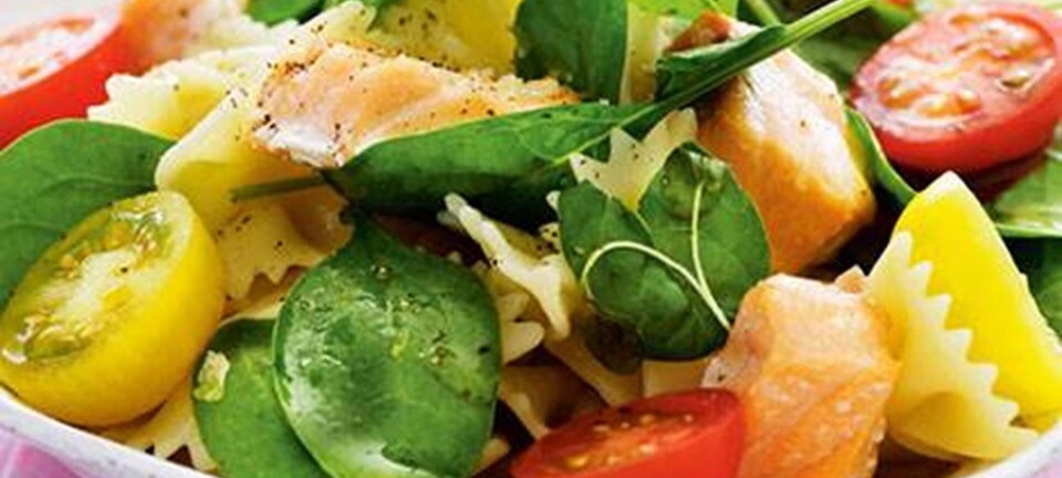 Pasta med spinat, tomater og laks