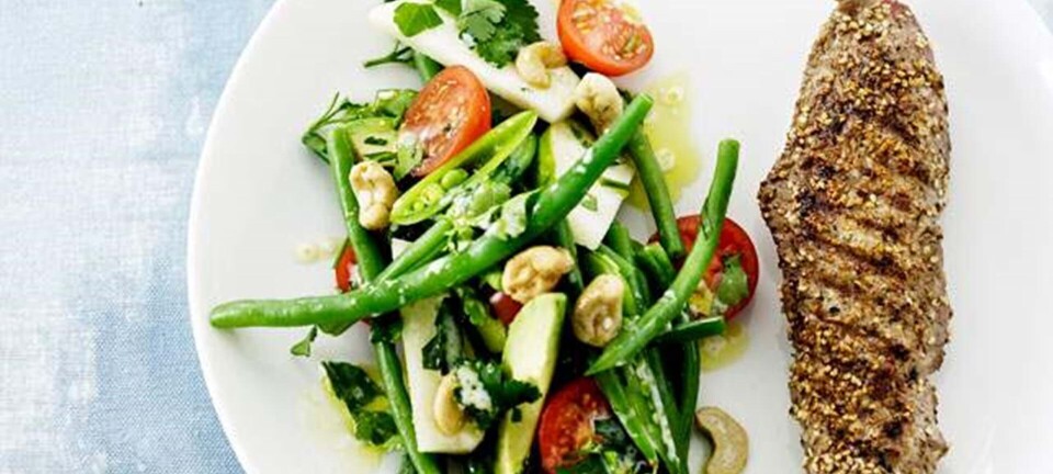 Grillet sesamkalv på spyd med bønnesalat