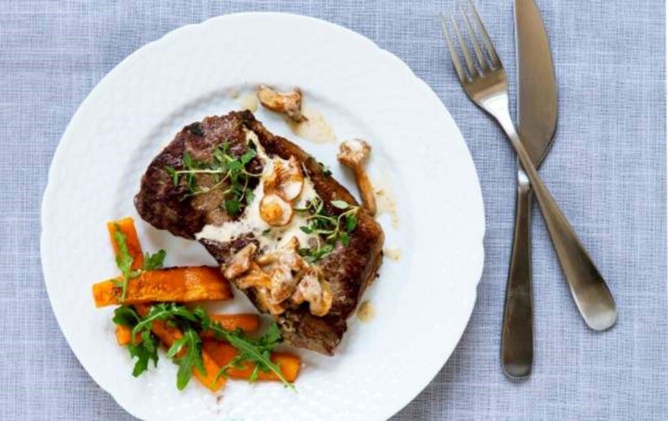 Opskrift på entrecote med stuvede kantareller og rucola