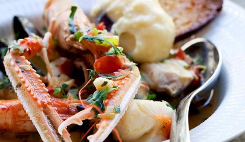 Opskrift på fiskesuppe med brød og aioli