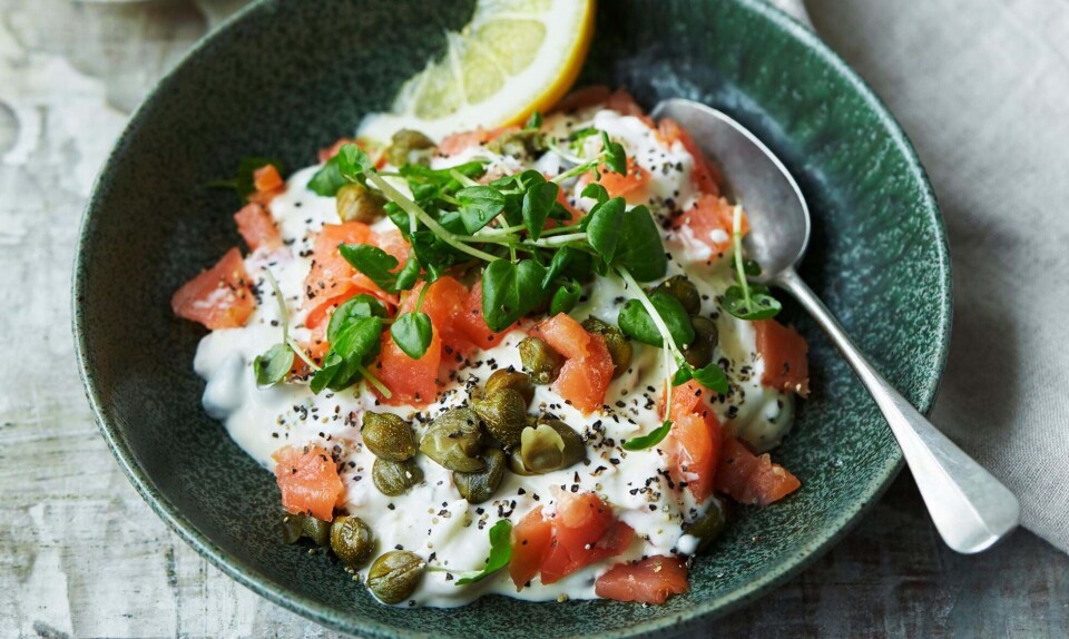 Røget laksesalat med peberrod