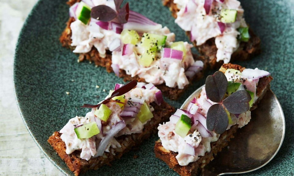 Skinkesalat med agurkeknas