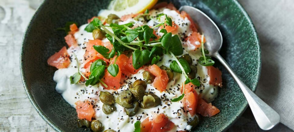 Røget laksesalat med peberrod