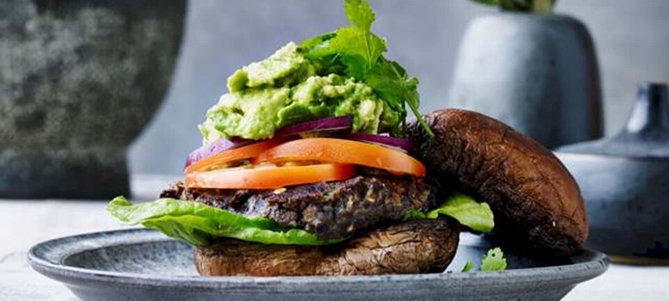 Sådan laver du sort bønneburger med guacamole og salsa