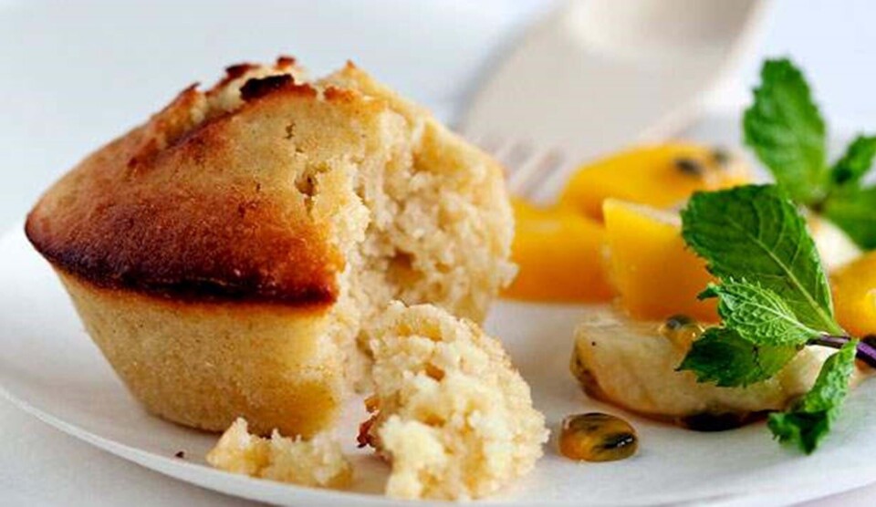 Opskrift på kokos-citronmuffins med frugtsalat