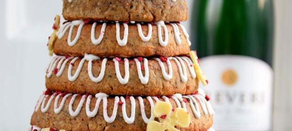 Kransekagetårn med lakrids og hjemmelavet marcipan