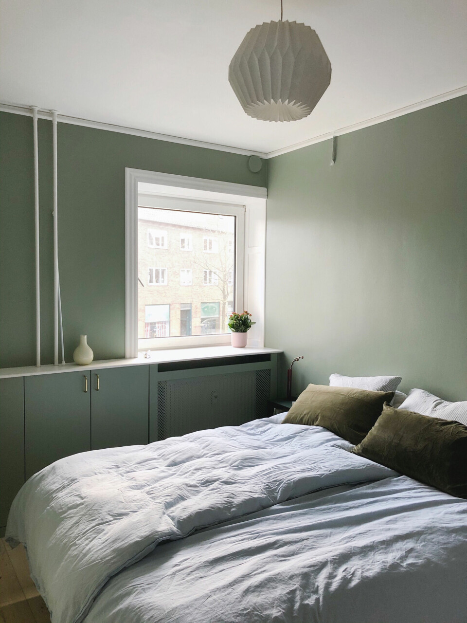 På Instagram ligger også en DIY guide til den flotte radiatorskjuler i soveværelset.