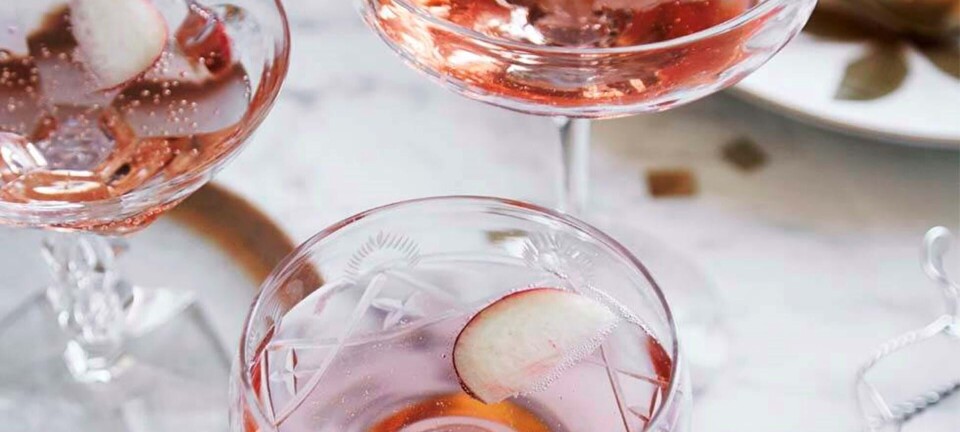 Festlig nytårsdrink: Cocktail med champagne & fersken