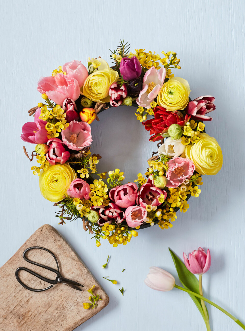 NÄr du skal bruge tulipaner i en krans, sÄ vÊlg gerne en oasiskrans.