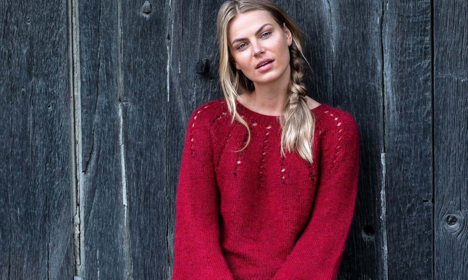 Bluse med hulrækker på bærestykket