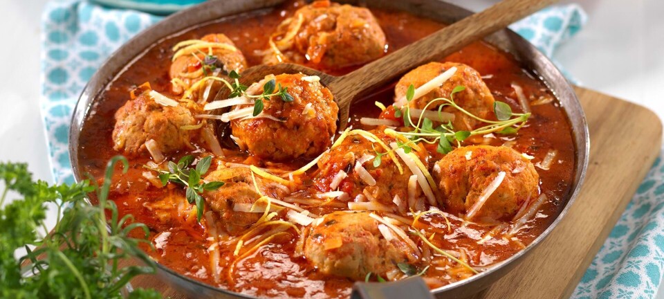 Kyllingekødboller i fyldig tomatsovs