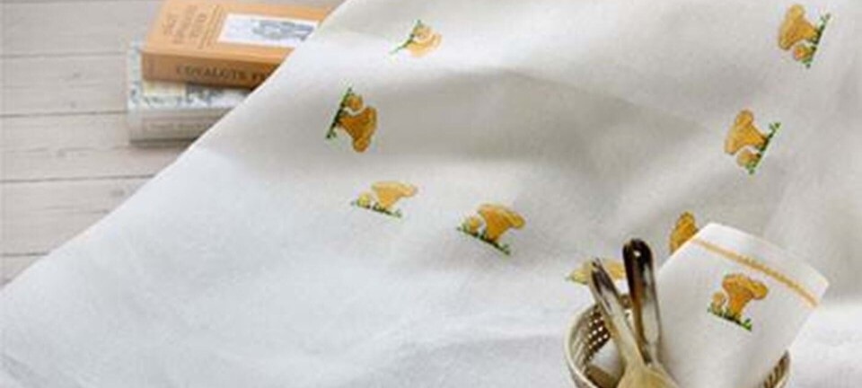 Dug og serviet med kantareller