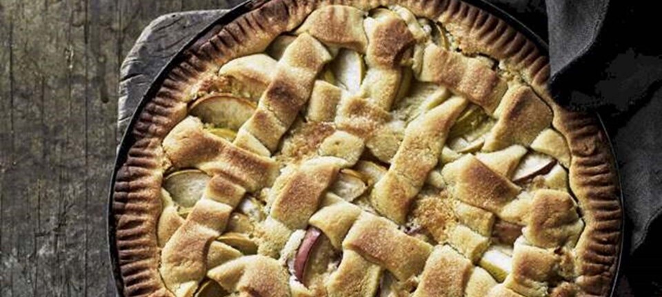 Æbletærte med flettet låg og marcipanfyld