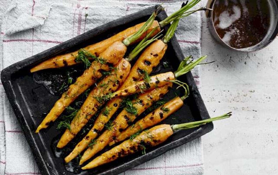 Grillede gulerødder med brunet smør