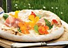 Pizza bianco med parmaskinke og tallerkensmækkere