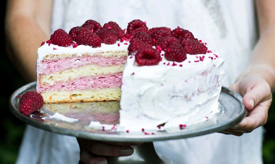 Lagkage med hindbærcheesecake