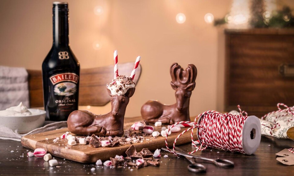 Nu kan du drikke din jule-Baileys… af et chokolade-rensdyr