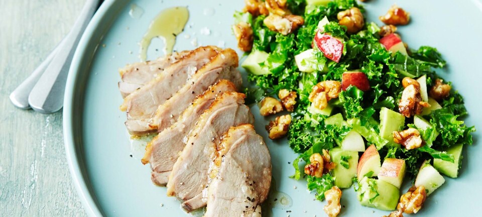 Andebryst med grønkåls-avocadosalat