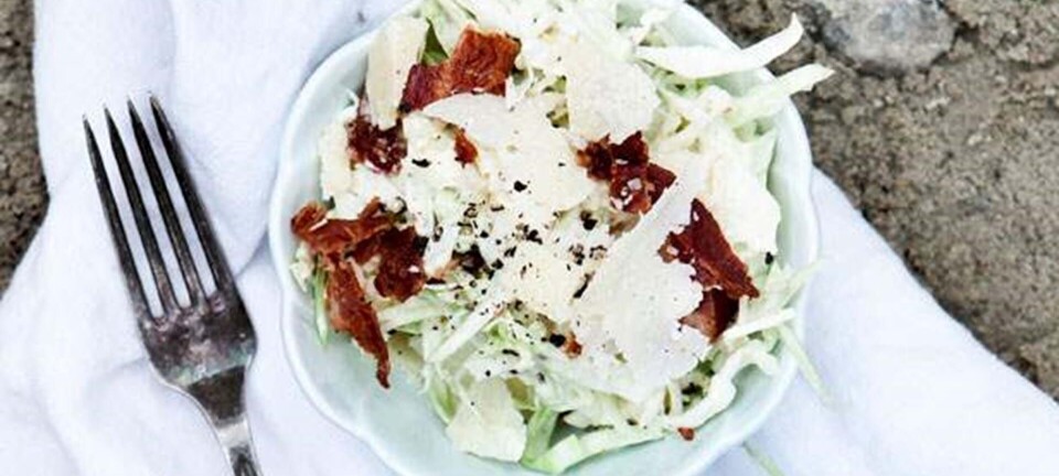 Sommersalat med hvidkål og bacon