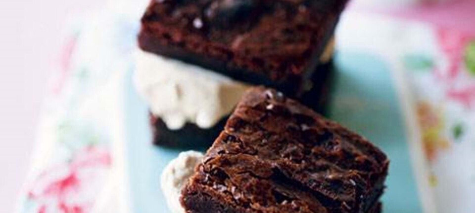 Is-sandwich med kaffeis & brownies