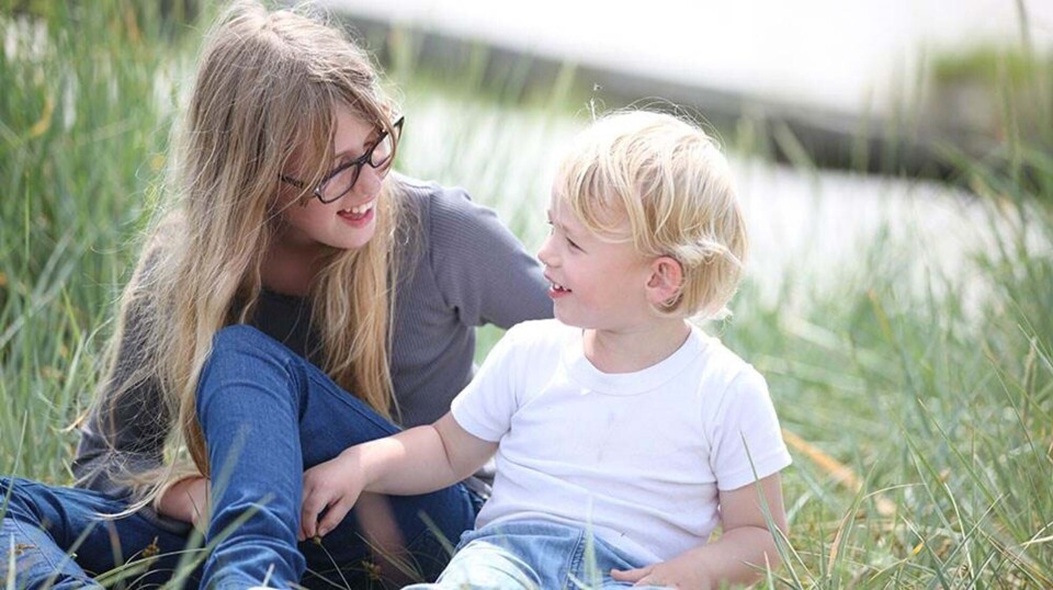 Fra pludren til slang: Sådan udvikler dit barn sit sprog