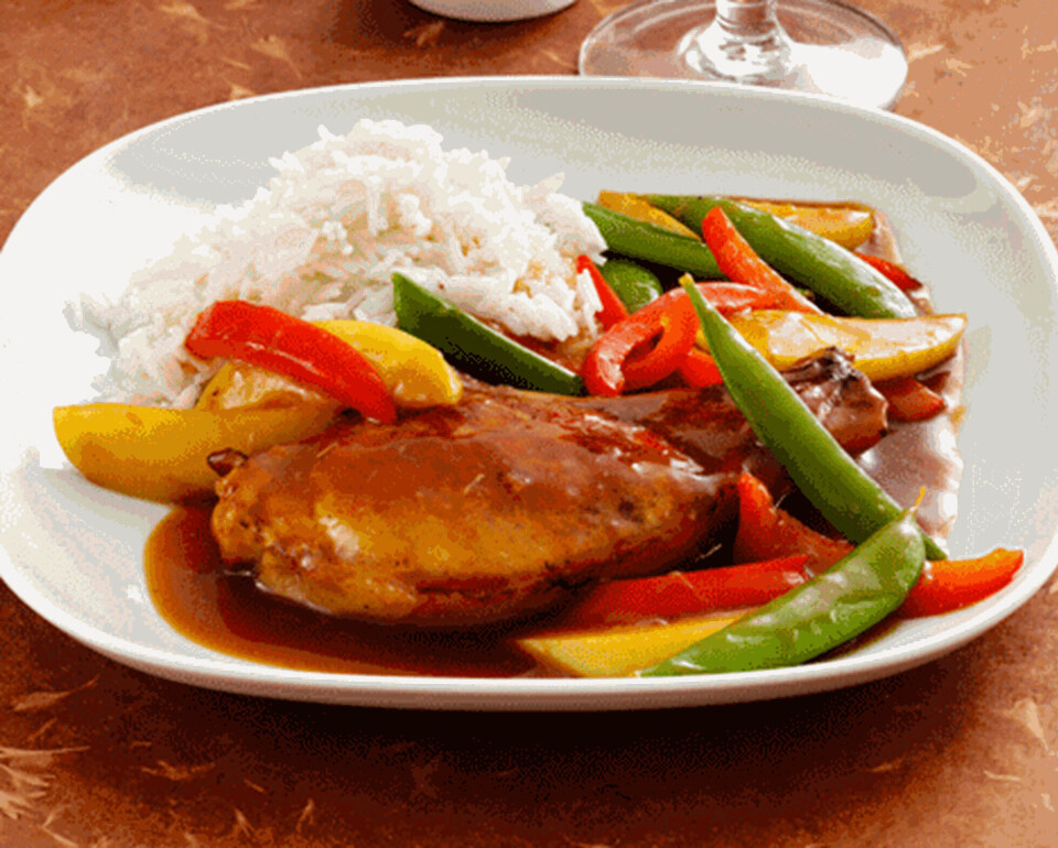 Svinekoteletter i sursød sovs