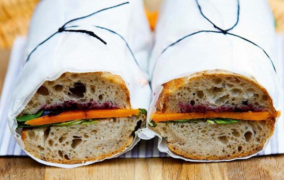 Billede 1 - Sandwich med blåbærsyltetøj og cheddar