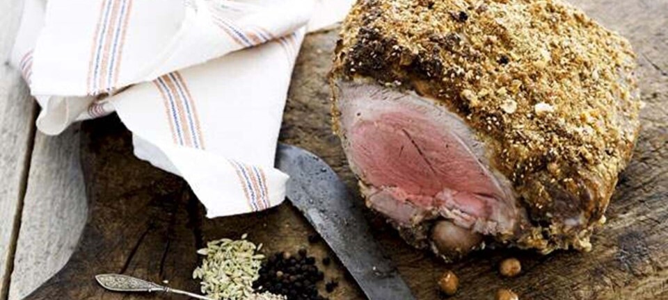 Marineret lammekølle med dukkah-yoghurt