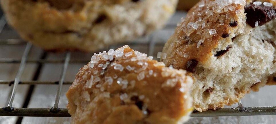 Lækre boller med chokolade, appelsin & perlesukker