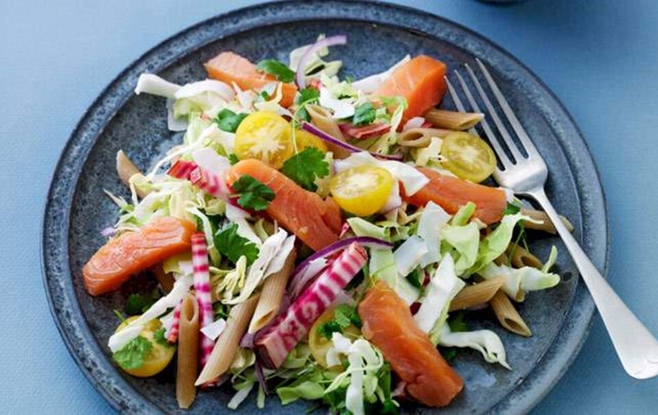 Pastasalat med laks og kokos