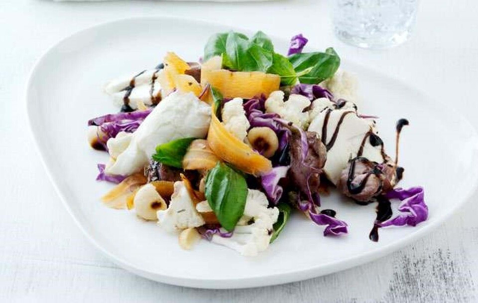 Blomkålssalat med mozzarella og lam