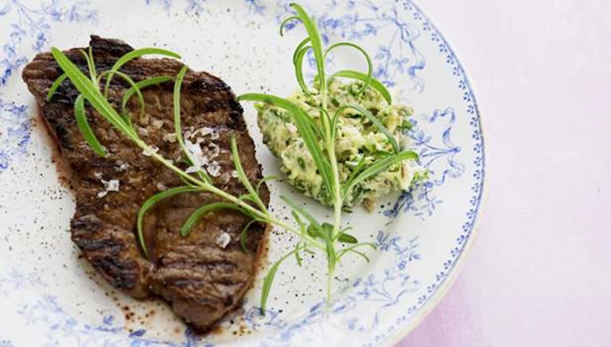 Bøf med solsikke-salvie-rosmarinsmør - ALT.dk