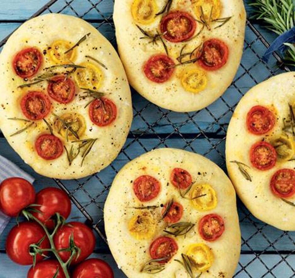 Focaccia med tomater og rosmarin