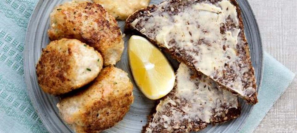 Fiskedeller med laks, quinoa og krydderurter