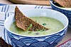 Kartoffelsuppe med porrer og rugbrødschips