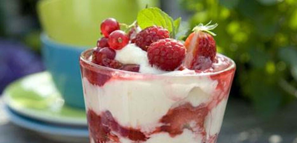 Hvid chokoladetrifli med bær