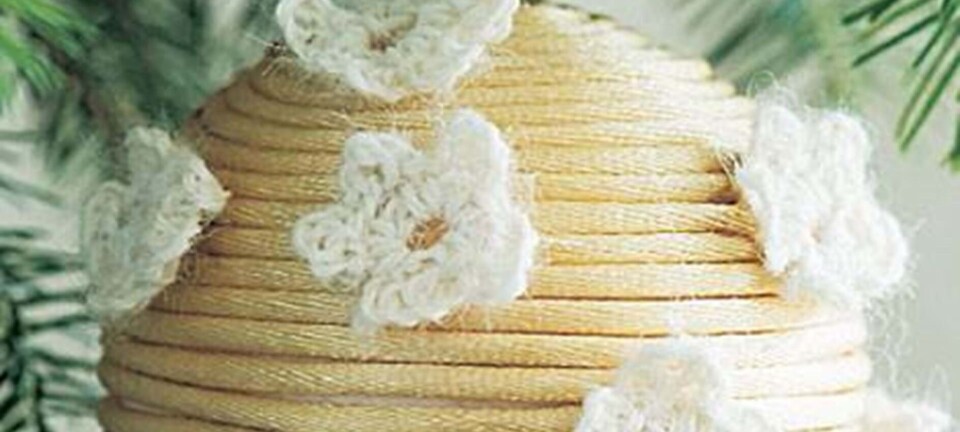 Kreativ julekugle med blomster