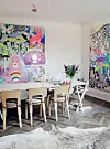 Bolig med skæve detaljer og sprudlende farver