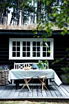 Sommerhusets fine terrasse.