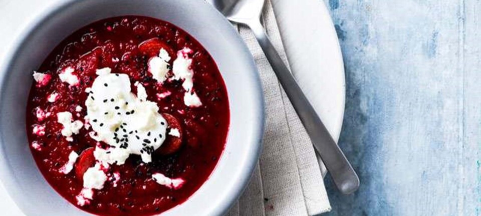Rød rodfrugtesuppe med chorizo & feta